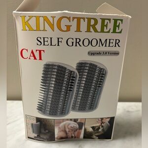 ($3) Cat Corner Self Groomer